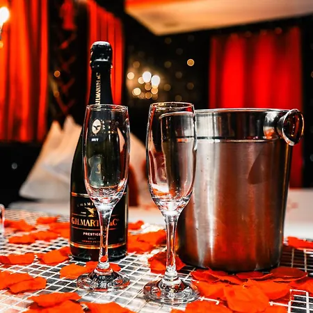 Le Cabaret Vip Лион