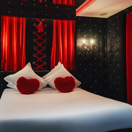 Апартаменты Le Cabaret Vip *